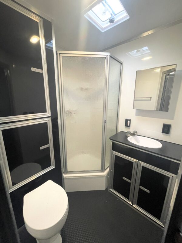 Enclosed Gooseneck Trailer 2025 48′ GN w/Big Man Bathroom #0055 - Image 5