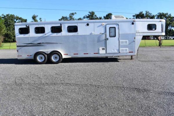 2006 Exiss 7407LQ 4 Horse Trailer with 7′ Short Wall - Image 3