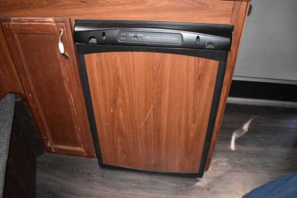 2006 Exiss 7407LQ 4 Horse Trailer with 7′ Short Wall - Image 12