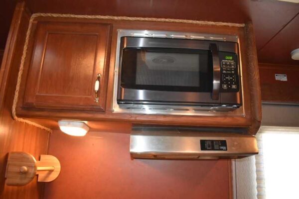 2006 Exiss 7407LQ 4 Horse Trailer with 7′ Short Wall - Image 10