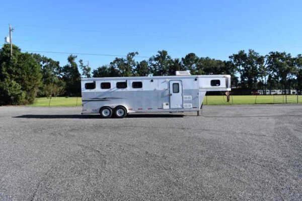 2006 Exiss 7407LQ 4 Horse Trailer with 7′ Short Wall - Image 2