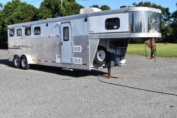 2006 Exiss 7407LQ 4 Horse Trailer with 7′ Short Wall - Image 4