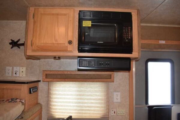 2007 American Spirit 8308LQ 3 Horse Trailer with 8′ Short Wall - Image 12