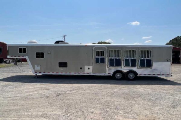 2006 Featherlite 8412LQ 4 Horse Trailer with 12′ Short Wall - Image 4