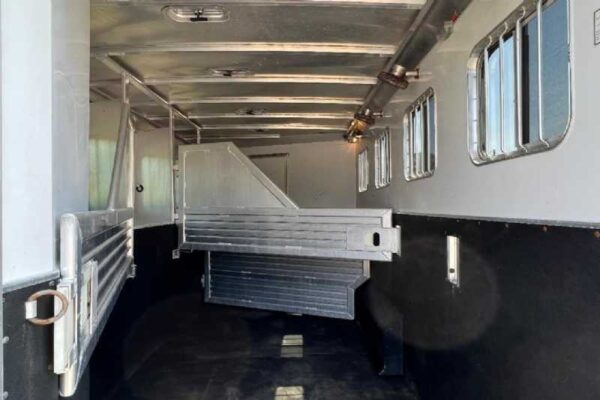 2006 Featherlite 8412LQ 4 Horse Trailer with 12′ Short Wall - Image 9