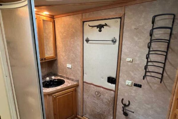 2006 Featherlite 8412LQ 4 Horse Trailer with 12′ Short Wall - Image 23