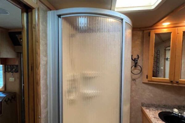 2006 Featherlite 8412LQ 4 Horse Trailer with 12′ Short Wall - Image 24