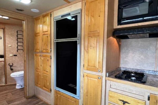 2006 Featherlite 8412LQ 4 Horse Trailer with 12′ Short Wall - Image 18
