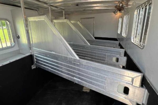 2006 Featherlite 8412LQ 4 Horse Trailer with 12′ Short Wall - Image 8