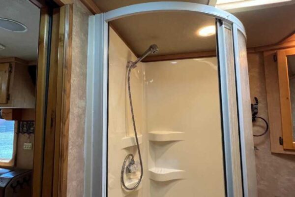 2006 Featherlite 8412LQ 4 Horse Trailer with 12′ Short Wall - Image 25