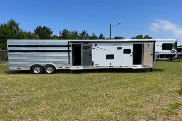 2024 Lakota Charger LE81413SR Stock Trailer with 13′ Short Wall - Image 5