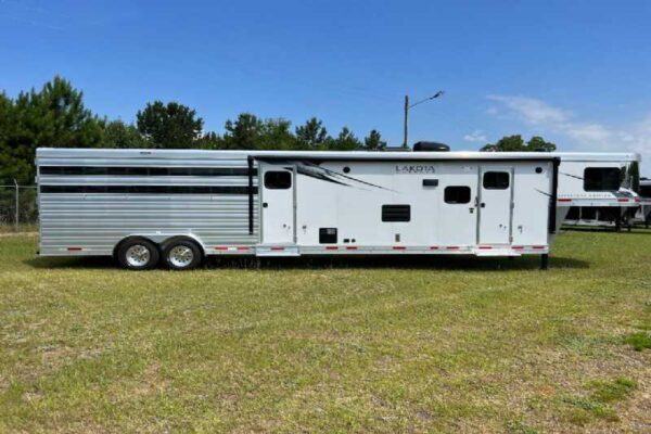 2024 Lakota Charger LE81413SR Stock Trailer with 13′ Short Wall - Image 6