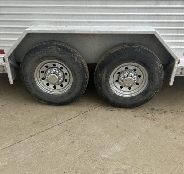 Used 2007 Featherlite – Two Compartments - Image 10