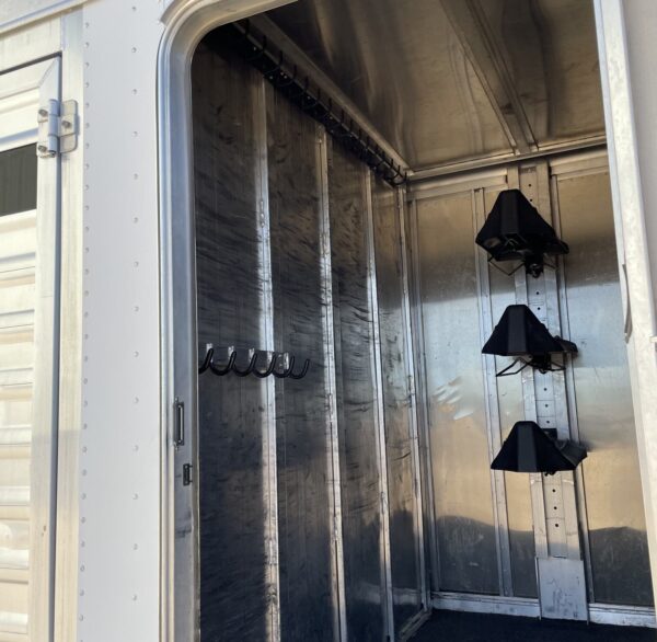 Used 2010 Featherlite – 2 Compartments - Image 5