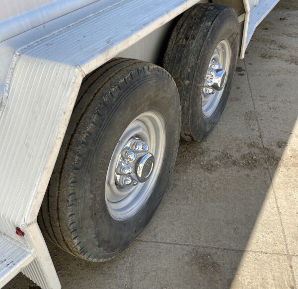 Used 2010 Featherlite – 2 Compartments - Image 9