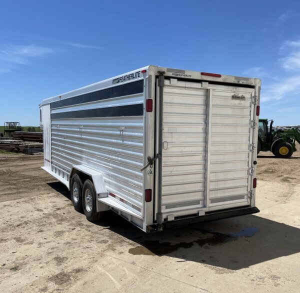 Used 2010 Featherlite – 2 Compartments - Image 16