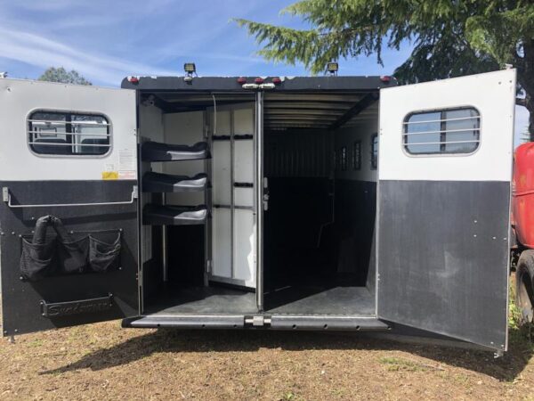 2003 Sundowner Trailers LQ 4H 8010 SIERRA Horse Trailer - Image 4