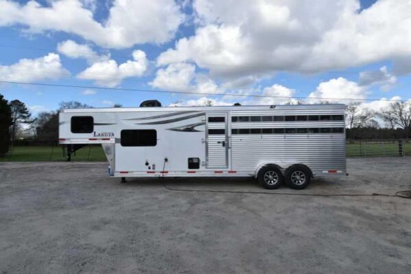 2018 Lakota Charger LQ Stock Trailer with 9′ Short Wall - Image 3