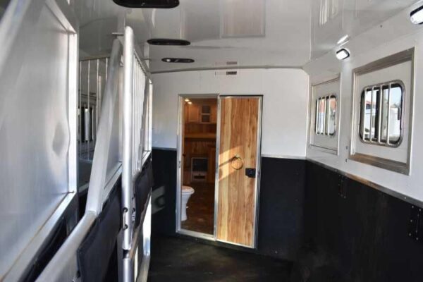 2015 Lakota 8411GLQ 4 Horse Trailer with 11′ Short Wall - Image 26