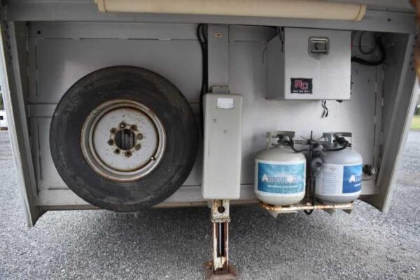 2003 Bloomer 8414LQ 4 Horse Trailer with 14′ Short Wall - Image 5