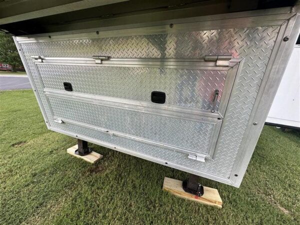 2014 Lakota Bighorn 8416, Generator, Couch, Dinette 17’ Shortwall, 4 Horse Trailer, 12′ Slide. - Image 9