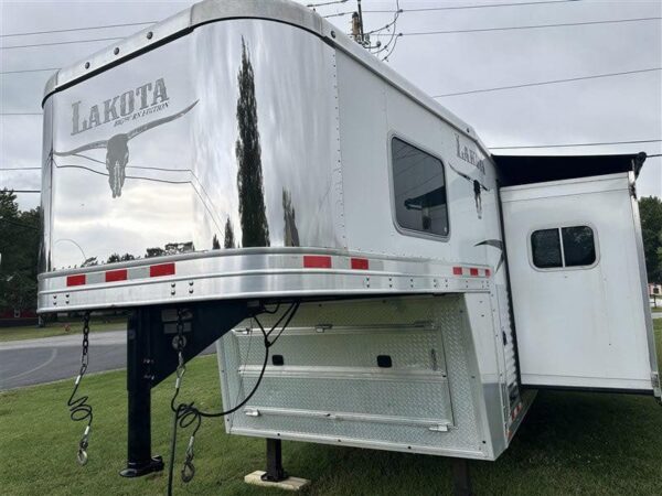 2014 Lakota Bighorn 8416, Generator, Couch, Dinette 17’ Shortwall, 4 Horse Trailer, 12′ Slide. - Image 12