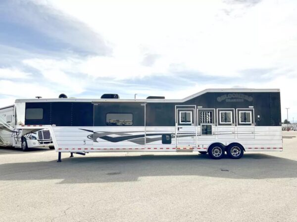 Used 2013 Bloomer 4 Horse 16′ LQ, 7’Slide, Air Ride, Pod, Mister/Water Sys  Air ride, HWH Slide, Integrated Pod - Image 22