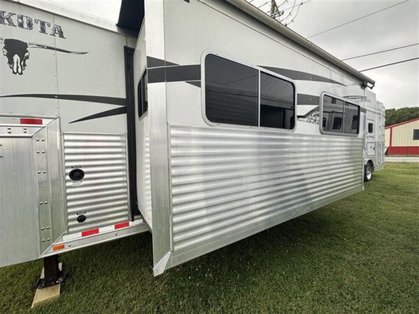 2014 Lakota Bighorn 8416, Generator, Couch, Dinette 17’ Shortwall, 4 Horse Trailer, 12′ Slide. - Image 8