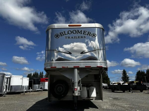 2009 Bloomer Trailers Evolution 10th Anniversary Edition 3-H 11′ LQ - Image 2