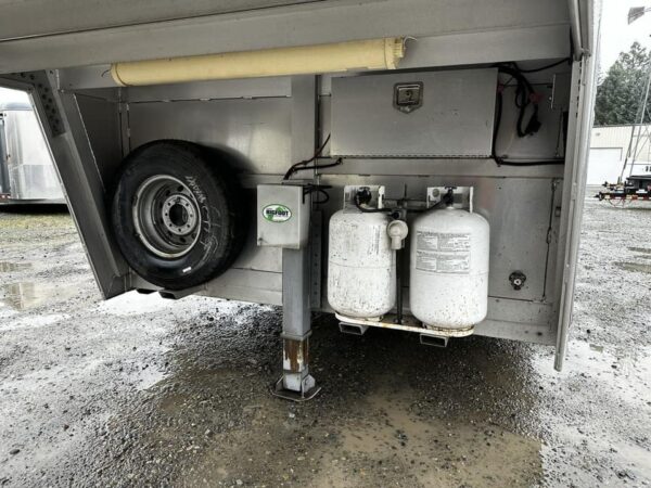 2009 Bloomer Trailers Evolution 10th Anniversary Edition 3-H 11′ LQ - Image 5