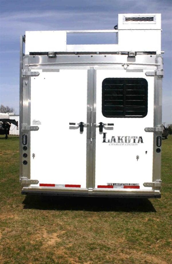 2019 Lakota Charger 4 Horse LQ with 15′ Short Wall - Image 5