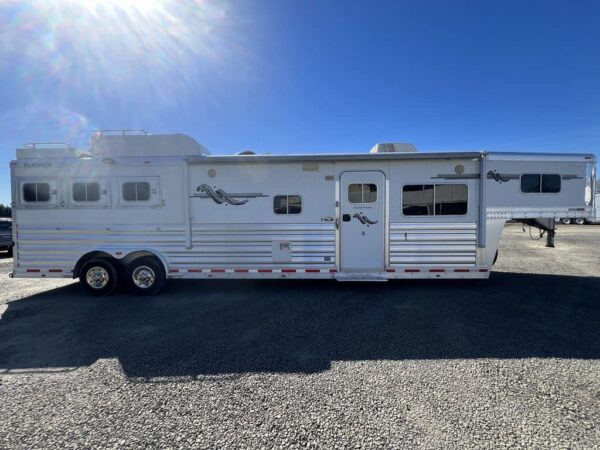2009 Platinum Coach 3 H 16′ SW w/Outlaw Conversion - Image 3