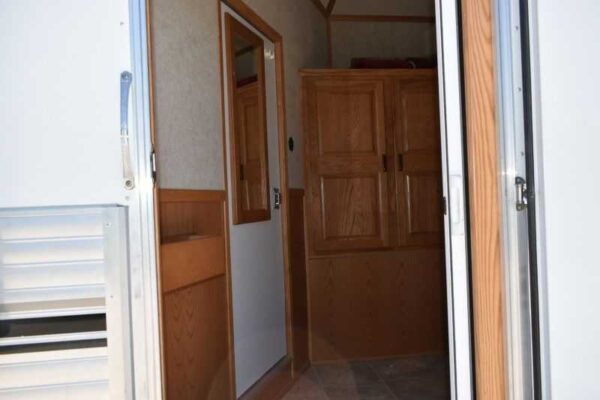 2005 Sundowner Sunlite  6LQ Horse Trailer with 11′ Short Wall 725 Grand Sierra 8612GLQ MidTack - Image 44
