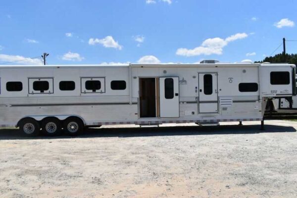 2005 Sundowner Sunlite  6LQ Horse Trailer with 11′ Short Wall 725 Grand Sierra 8612GLQ MidTack - Image 6