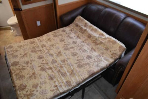 2005 Sundowner Sunlite  6LQ Horse Trailer with 11′ Short Wall 725 Grand Sierra 8612GLQ MidTack - Image 35