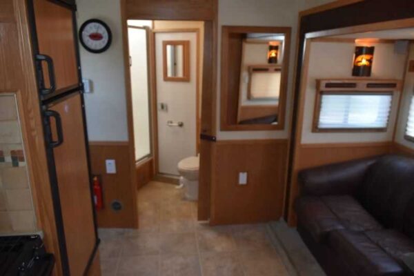 2005 Sundowner Sunlite  6LQ Horse Trailer with 11′ Short Wall 725 Grand Sierra 8612GLQ MidTack - Image 38