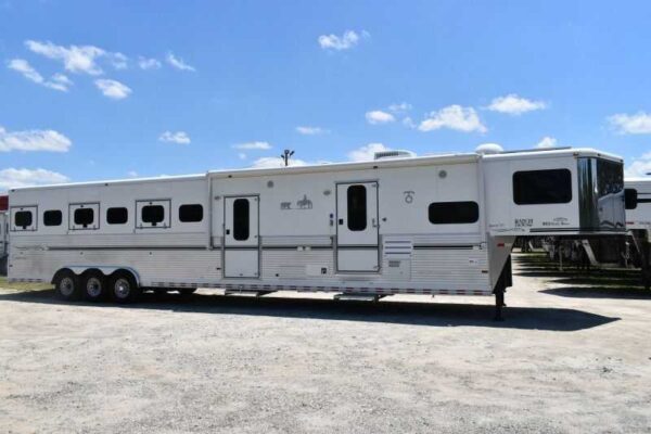 2005 Sundowner Sunlite  6LQ Horse Trailer with 11′ Short Wall 725 Grand Sierra 8612GLQ MidTack - Image 8
