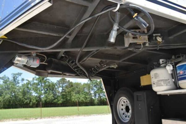 2005 Sundowner Sunlite  6LQ Horse Trailer with 11′ Short Wall 725 Grand Sierra 8612GLQ MidTack - Image 46