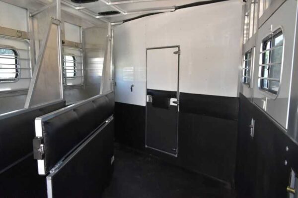 2005 Sundowner Sunlite  6LQ Horse Trailer with 11′ Short Wall 725 Grand Sierra 8612GLQ MidTack - Image 13