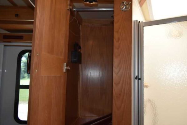 2005 Sundowner Sunlite  6LQ Horse Trailer with 11′ Short Wall 725 Grand Sierra 8612GLQ MidTack - Image 25