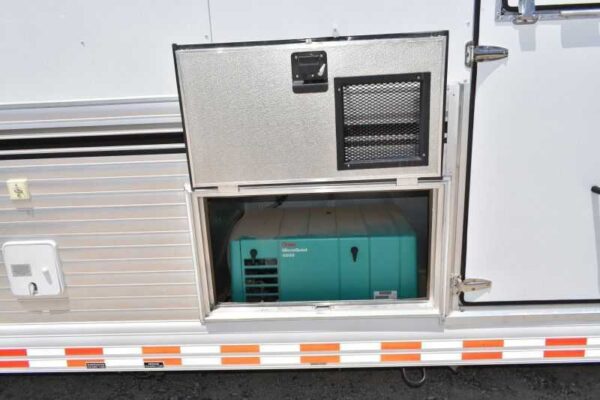 2005 Sundowner Sunlite  6LQ Horse Trailer with 11′ Short Wall 725 Grand Sierra 8612GLQ MidTack - Image 51