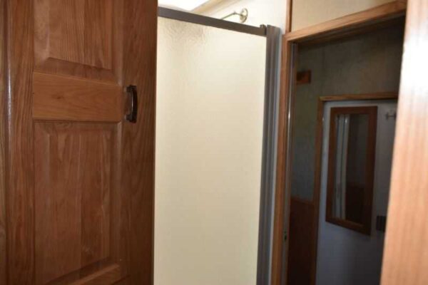 2005 Sundowner Sunlite  6LQ Horse Trailer with 11′ Short Wall 725 Grand Sierra 8612GLQ MidTack - Image 24