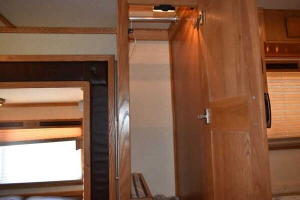 2005 Sundowner Sunlite  6LQ Horse Trailer with 11′ Short Wall 725 Grand Sierra 8612GLQ MidTack - Image 21
