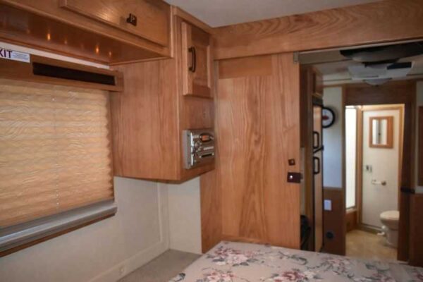 2005 Sundowner Sunlite  6LQ Horse Trailer with 11′ Short Wall 725 Grand Sierra 8612GLQ MidTack - Image 41