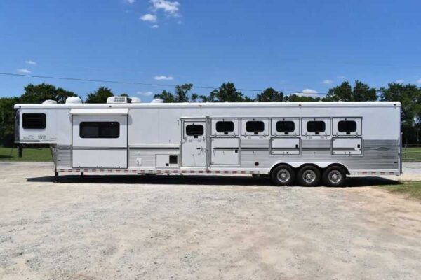 2005 Sundowner Sunlite  6LQ Horse Trailer with 11′ Short Wall 725 Grand Sierra 8612GLQ MidTack - Image 5