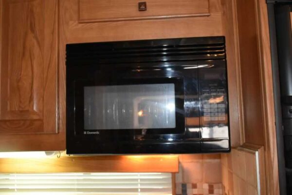 2005 Sundowner Sunlite  6LQ Horse Trailer with 11′ Short Wall 725 Grand Sierra 8612GLQ MidTack - Image 31