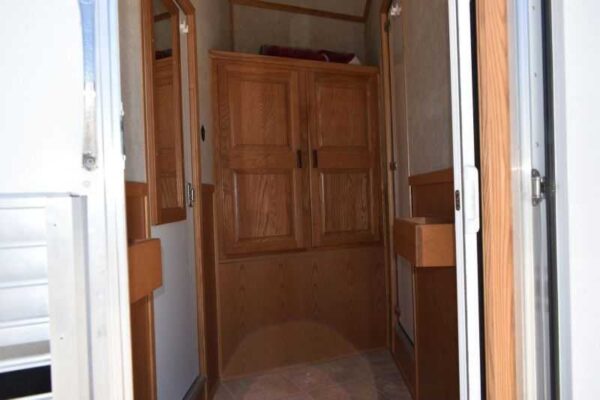 2005 Sundowner Sunlite  6LQ Horse Trailer with 11′ Short Wall 725 Grand Sierra 8612GLQ MidTack - Image 45