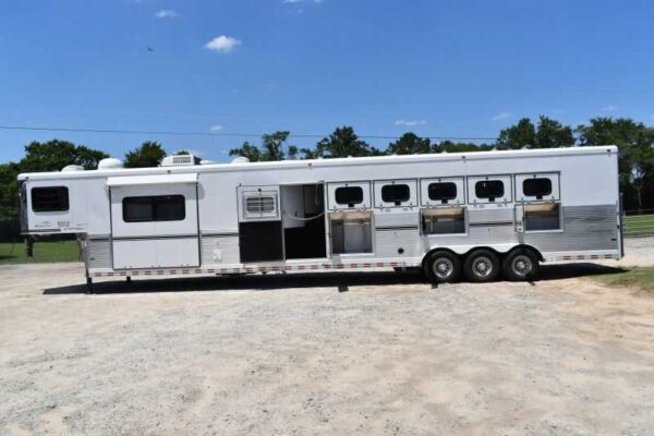 2005 Sundowner Sunlite  6LQ Horse Trailer with 11′ Short Wall 725 Grand Sierra 8612GLQ MidTack - Image 2