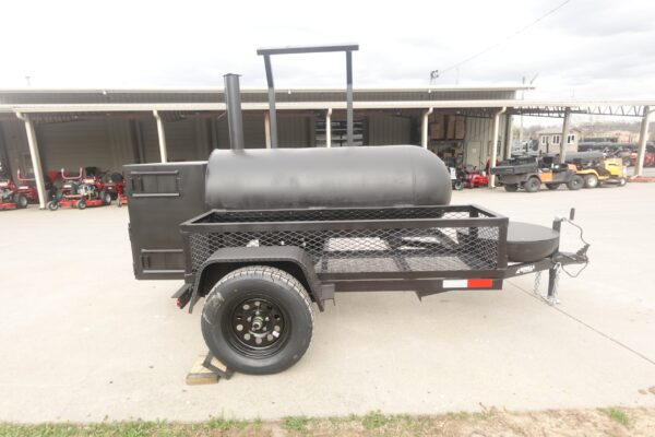 250 Gal Smoker Single Door with Counter Weight and Charkettle - Image 8