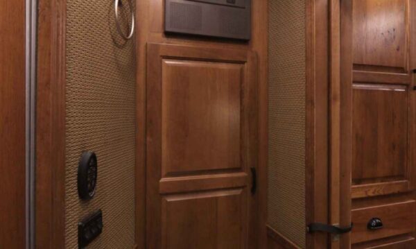 2019 Lakota Bighorn 6 Horse Side Load Trailer - Image 32